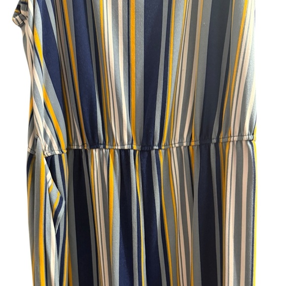 Just be …. Striped stretchy sleeveless belted jumpsuit with keyhole in back. XL - Picture 3 of 12